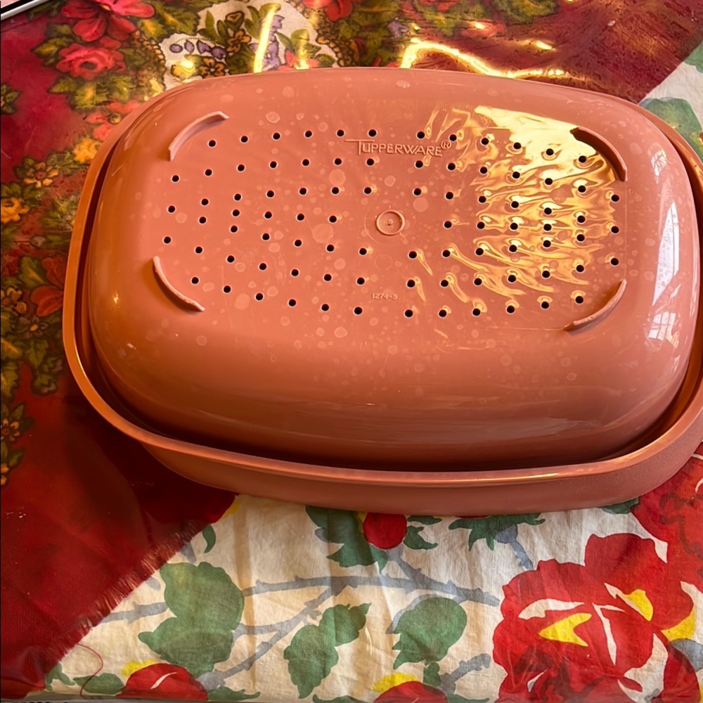 Tupperware Coral Food Storage Container - Picture 4 of 6